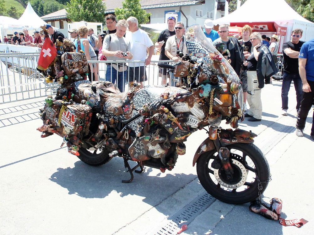 Decorated bike at Garmisch 3.7.10.JPG